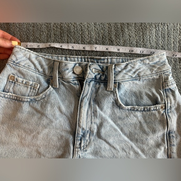 Garage Classic Cut-Off Mom Jean Shorts - Picture 5 of 7